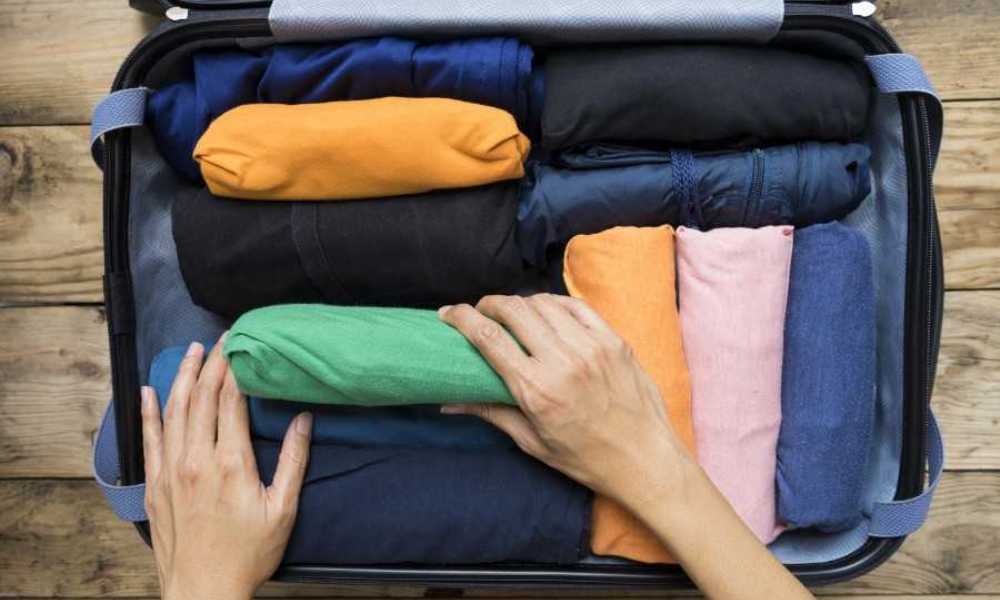 Packing space. Rolling clothes. Hand-folded clothes Packing. Cloud in Suitcase. Packen.