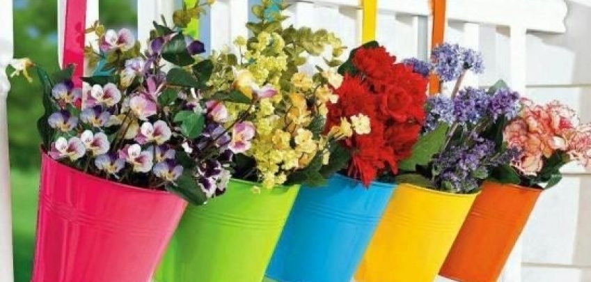 10 зашеметяващи декорации с цветя за малкия балкон