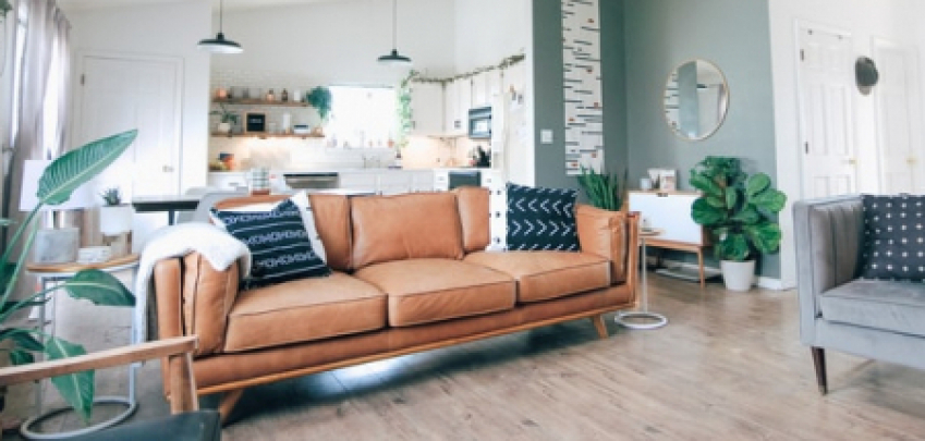 Как да обзаведем малко жилище с големи мебели