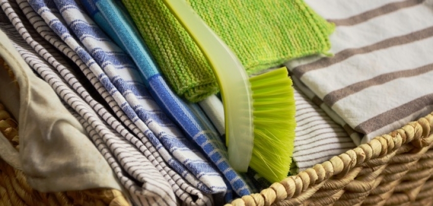 Как да премахнeте петна и миризми от кухненски кърпи и спално бельо  