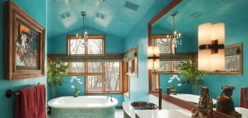 Цветен таван в банята: 10 добри примера