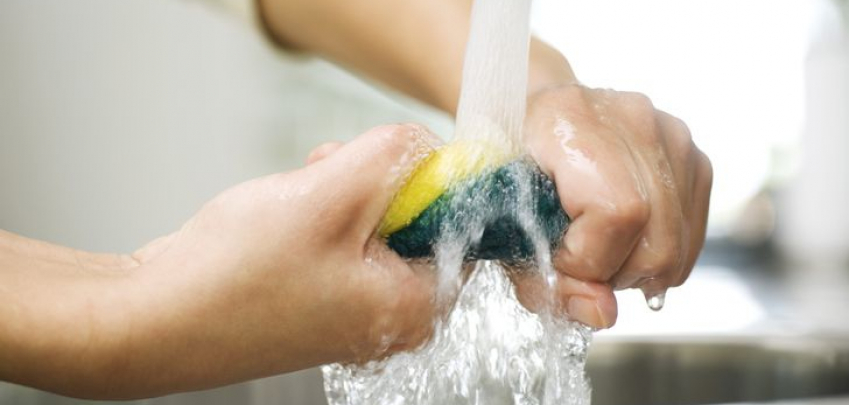 Как да дезинфекцирате гъбите и четките за почистване 