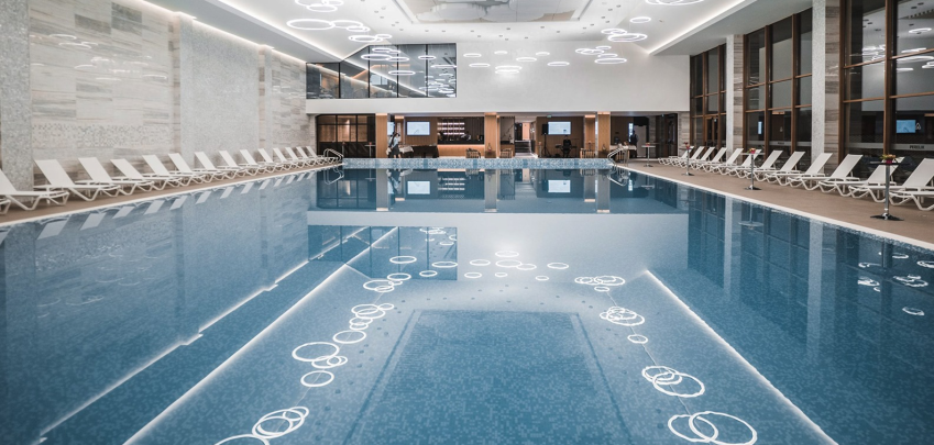 Луксът в СПА хотела започва със светлината, не с размера на басейна