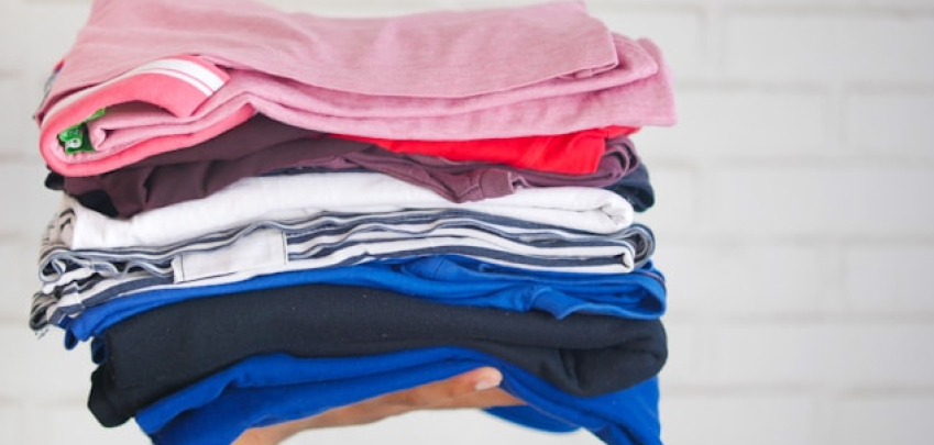 Този бърз трик е тайната на дрехите без гънки 