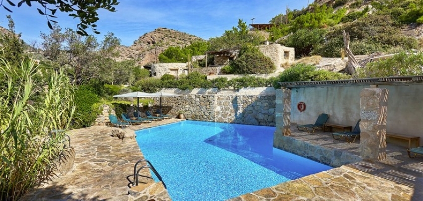 Най – красивите дизайнерски островни хотели в Гърция