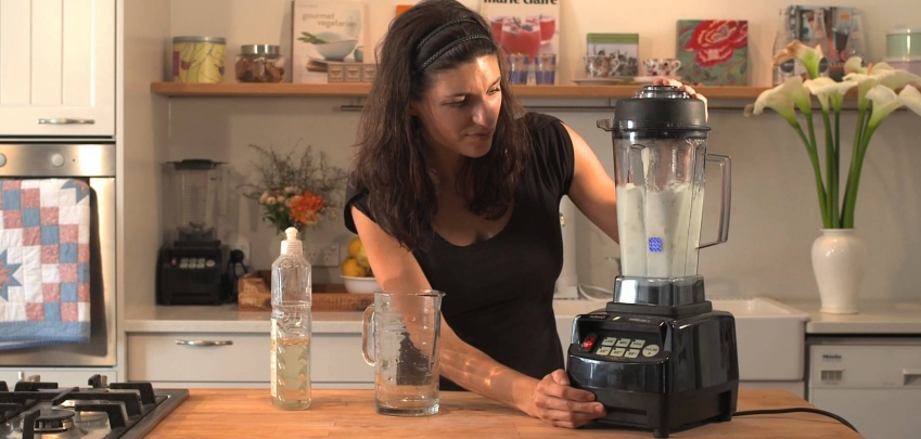 Как да почистим кафе машината и блендера ефективно