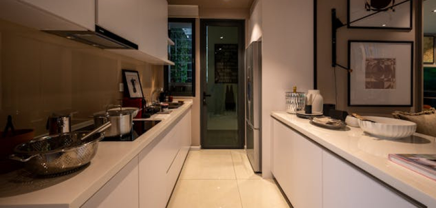 Как да проектирате тясна кухня