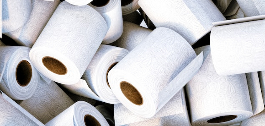 Има правилен начин да закачите тоалетната хартия