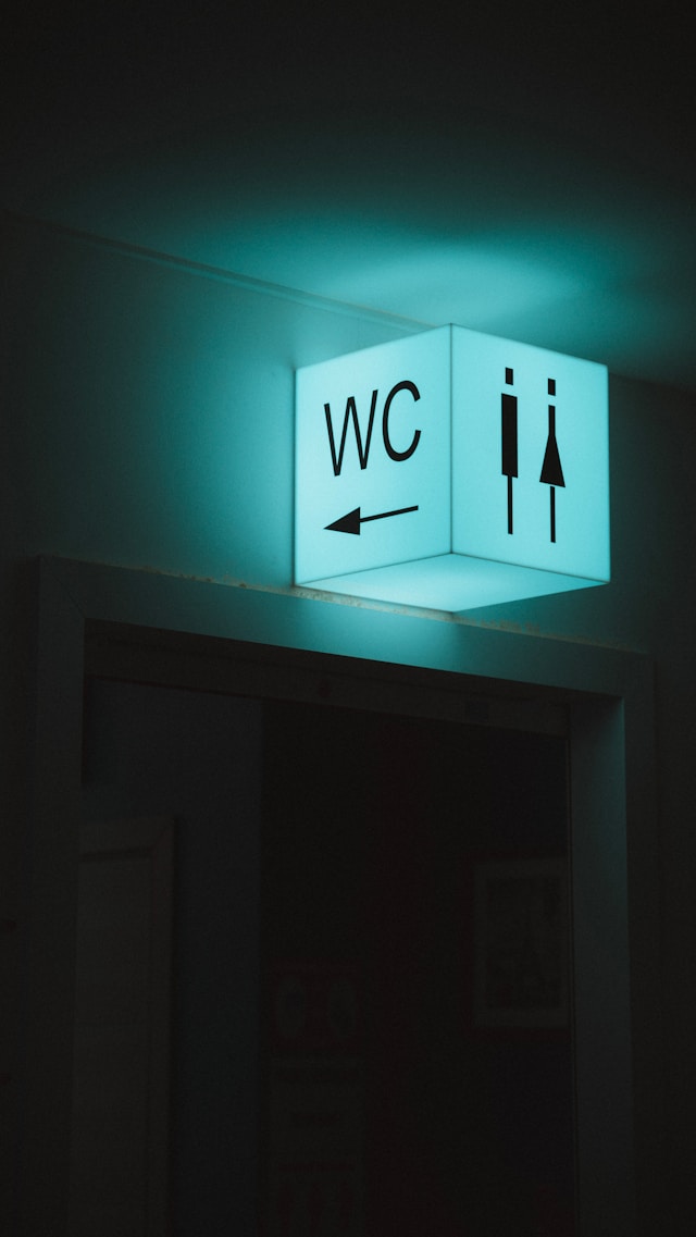 Защо надписът "WC" се използва за обозначение на тоалетна?