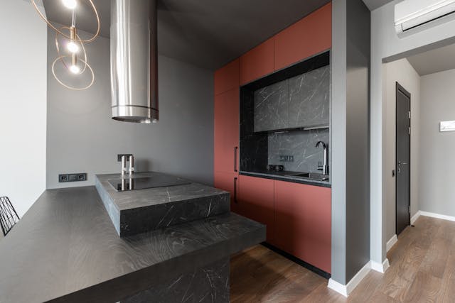 Трикове, с които ще преобразите тъмния интериор