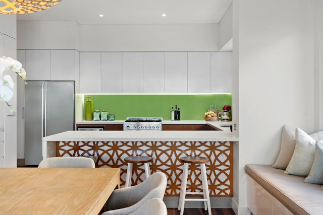 Как да актуализирате бялата кухня