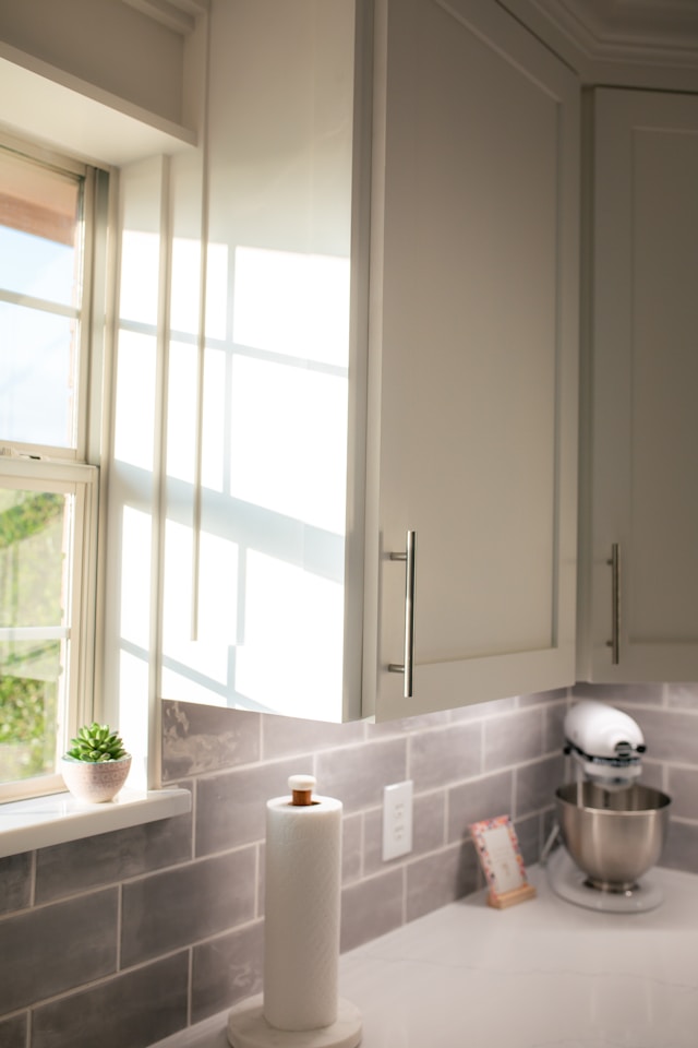 Как да актуализирате бялата кухня