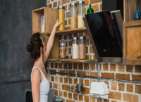 8 идеи за интелигентно съхранение на храни и уреди в кухня от 5 кв. м