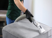 Как да почистите дивана с домашни методи