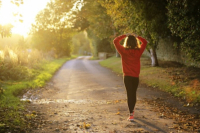 Бягане или ходене изгаря повече калории?