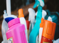 Съвети за безопасност при използване на почистващи препарати за дома