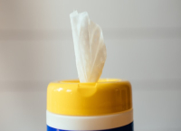 6 повърхности у дома, които не бива да почиствате с дезинфекциращи кърпички