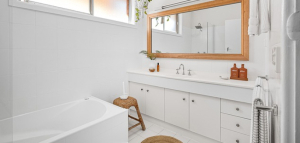 6 дизайнерски решения в банята, които изглеждат красиво, но правят почистването кошмар